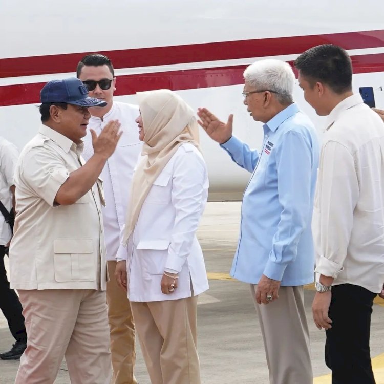 Calon Gubernur Sumsel, Mawardi Yahya saat menyambut Prabowo Subianto ketika berkunjung ke Palembang beberapa waktu lalu. (ist/rmolsumsel.id) 