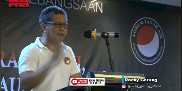 Pengamat politik Rocky Gerung, dalam sebuah diskusi yang digelar Forum Tanah Air (FTA), yang disiarkan kanal Youtube Forum News Network (FNN)/Repro