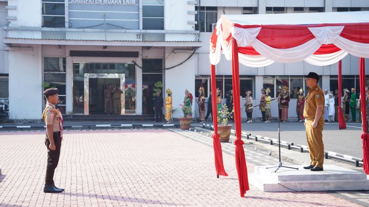 Pj Bupati menjadi Inspektur Upacara pada Peringatan Hari Sumpah Pemuda Ke-96 Tahun 2023 di Halaman Kantor Bupati Muara Enim. (ist/rmolsumsel.id)