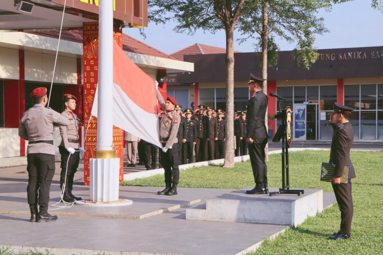  Polres Muara Enim menyelenggarakan upacara peringatan 96 Tahun Hari Sumpah Pemuda dengan tema "Maju Bersama Indonesia Raya." (ist/rmolsumsel.id) 