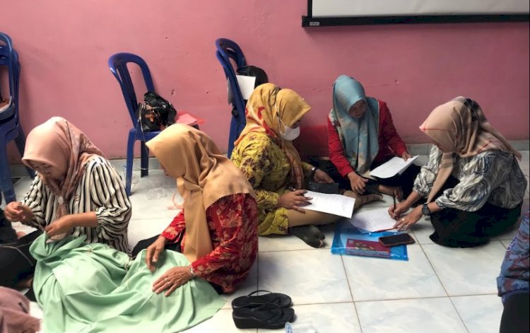 Tim pengabdian dari Fakultas Ilmu Sosial dan Ilmu Politik Universitas Sriwijaya (Unsri), melakukan kegiatan pemberdayaan kesejahteraan keluarga dan pelestarian kearifan lokal melalui program Jumputan Kenten Laut (Jumtela)/ist