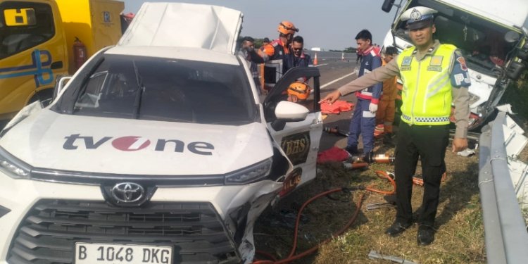 Mobil kru TV One kecelakaan di KM 315+600 A Pemalang-Batang Tol Road/Ist