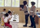 Makan Siang Gratis dengan Menu Sehat Bergizi, Kapolda Sumsel Ceriakan Ratusan Siswa SDN 218 Palembang 