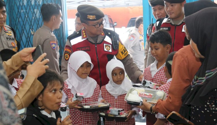 Polda Sumsel gelar makan siang gratis untuk siswa berkebutuhan khusus/ist