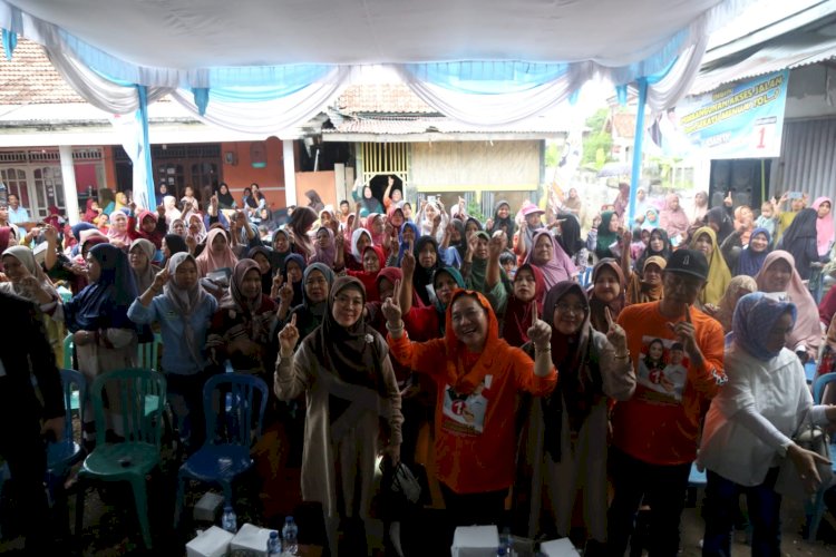 Ratusan warga dan ibu-ibu pengajian dari Lembaga Dakwah Islam Indonesia (LDII) di Sekayu berkumpul dan bertemu langsung dengan Calon Bupati dan Wakil Bupati Muba nomor urut 1, Ir. Hj. Lucianty dan Dr. Syaparuddin, SH, MH/ist