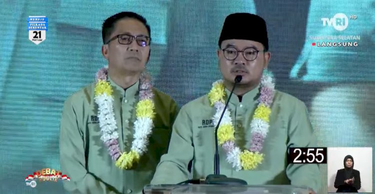 Pasangan Calon Wali Kota dan Wakil Wali Kota Palembang, Ratu Dewa-Prima Salam saat debat kedua. (handout/rmolsumsel.id) 