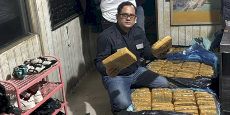 Petugas Polda Lampung mengamankan 159 kg ganja/Istimewa