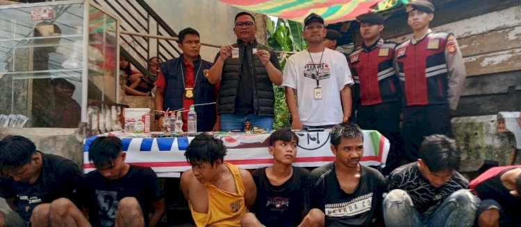  Pers rilis penggerebekan kampung narkoba di lokasi. (Denny Pratama/RMOLSumsel.id)