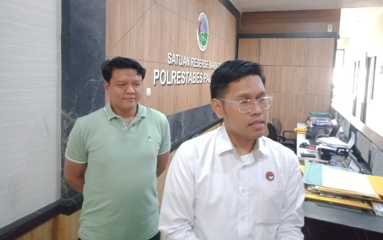 Kasat Narkoba Polrestabes Palembang Kompol Faisal Manalu saat dibincangi wartawan/ist