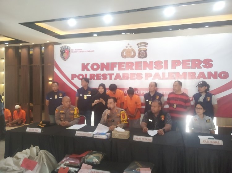 Pers rilis ungkap kasus pencurian motor dan paket di Palembang. (denny pratama/rmolsumsel.id) 