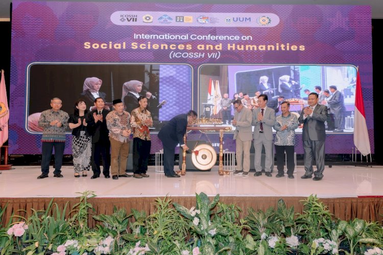 Pembukaan  International Conference on Social Science and Humanities (ICOSSH VII)/ist