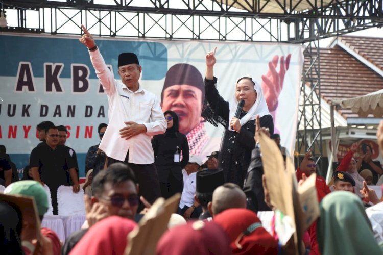 Pasangan calon bupati dan wakil bupati Musi Banyuasin Lucianty- Syaparudin saat melaksanakan kampanye akbar. (Handout)