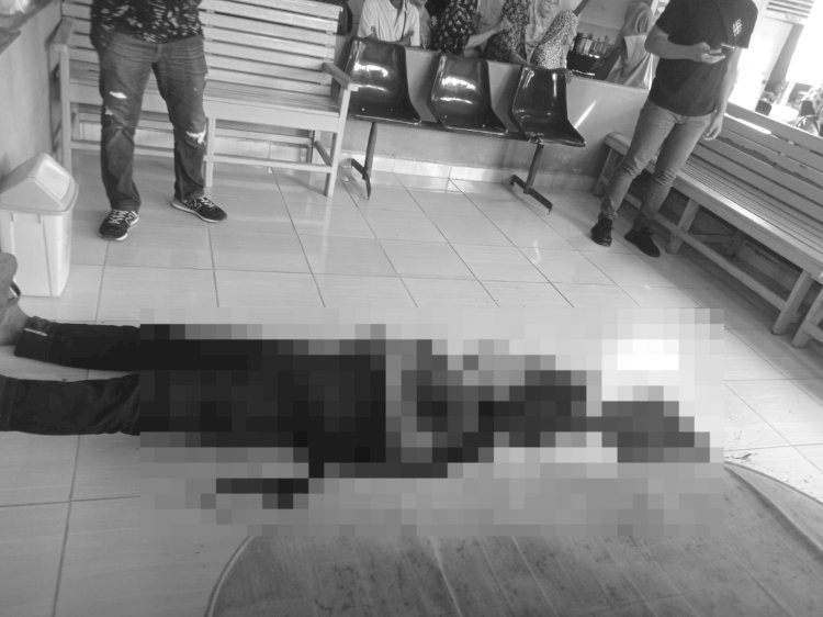 Korban penembakan orang tak dikenal tewas saat membayar tagihan listrik di kantor PLN cabang Sekayu, Kamis (21/11). (Dokumentasi Warga)