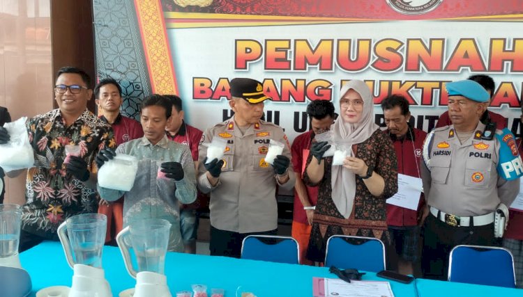 Suasana pemusnahan barang bukti sabu dan pil ekstasi yang dilakukan Ditresnarkoba Polda Sumsel/ist
