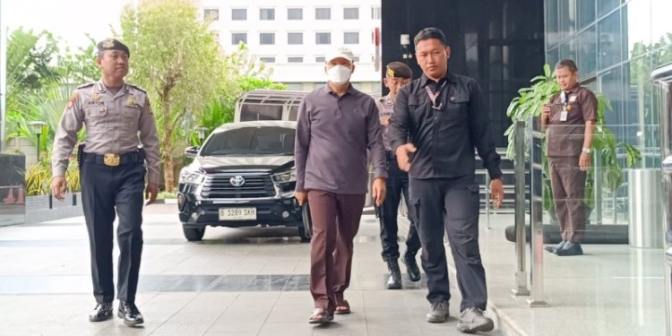 Gubernur Bengkulu, Rohidin Mersyah digiring petugas ke KPK/RMOL