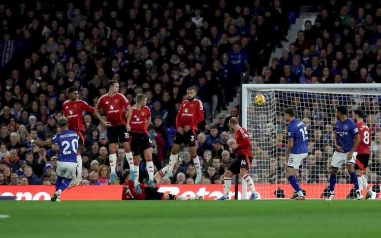 Proses terjadinya gol tuan rumah Ipswich Town ke gawang Manchester United/net