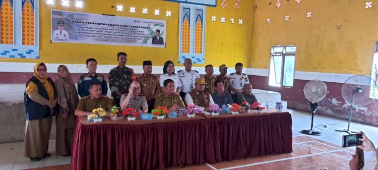 Pertemuan masyarakat Desa Sungsang I yang terdampak pembangunan pelabuhan Tanjung Carat dengan pemerintah di Balai desa Sungsang Banyuasin . (Handout)