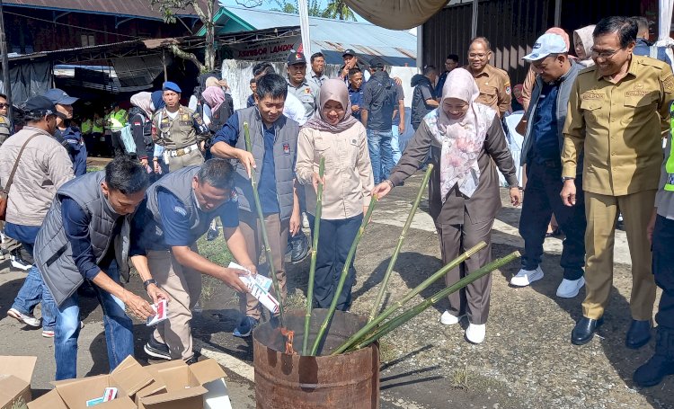 Pemusnahan surat suara yang rusak dan lebih cetak/Foto: Taufik