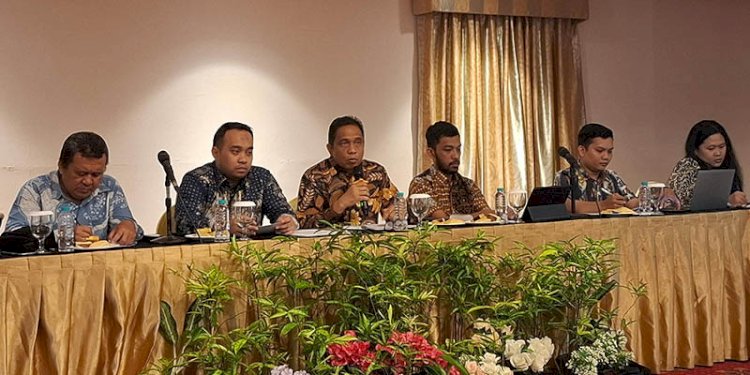 Kuasa hukum mantan Ketua Komisi Pemberantasan Korupsi (KPK) Firli Bahuri, Ian Iskandar, memberikan keterangan kepada awak media di Ambhara Hotel, Jakarta Selatan, Kamis, 28 November 2024/RMOL