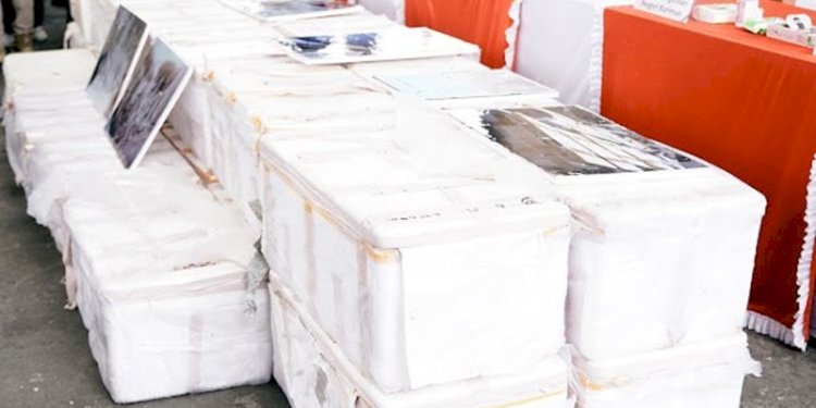 Dirtipidter Bareskrim Polri, Brigjen Nunung Syaifuddin bersama jajaran Kantor Wilayah Khusus Direktorat Jenderal Bea dan Cukai (Kanwilsus DJBC) Kepulauan Riau saat ungkap kasus upaya penyelundupan 151.000 benih bening lobster (BBL) lintas negara di perairan Pulau Numbing, Bintan/Humas Polri