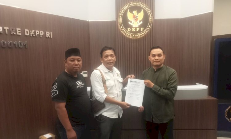 Ketua Dewan Pimpinan Wilayah (DPW) Pro Gerakan Nasional (Progan) Indra Setiawan melaporkan dugaan pelanggaran etik ke DKPP/ist