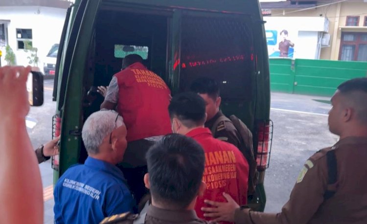  Kedua tersangka Muhammad Fachrudin dan Tirta Arisandi saat dibawa ke Lapas Kayuagung/ist
