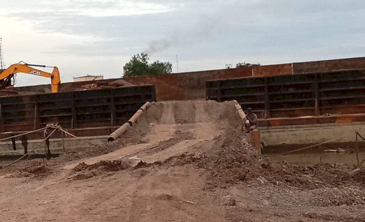 Aktivitas di terminal khusus Tunas Lestari Tama (TLT) yang berlokasi di Sungai Dawas, Pinang Banjar, Sungai Keruh Musi Banyuasin. (ist/rmolsumsel.id) 