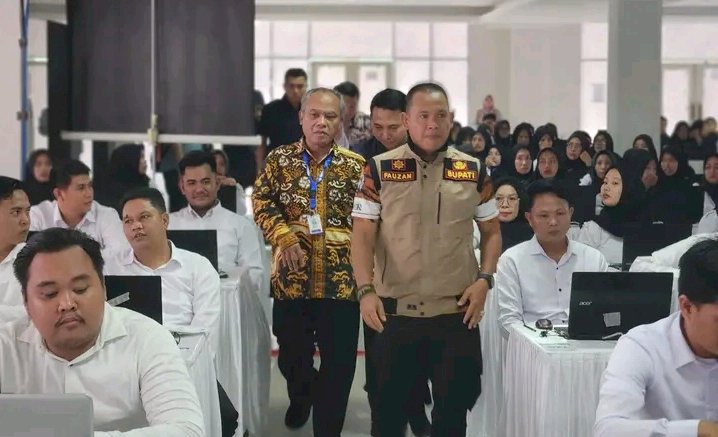 Pj Bupati saat meninjau lokasi SKB di Golden Sriwijaya Ballroom, Palembang/ist