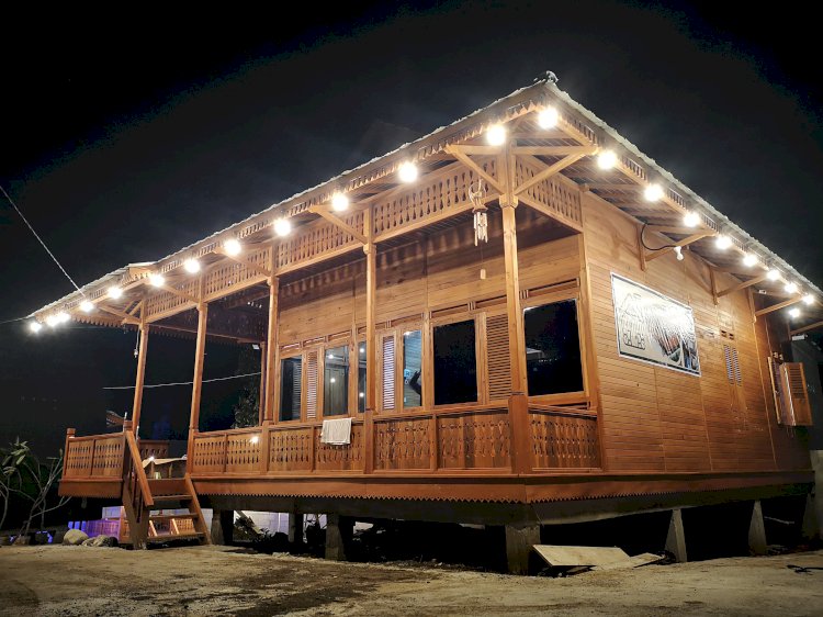 Salah satu bangunan villa yang ada di Wood Villas. 