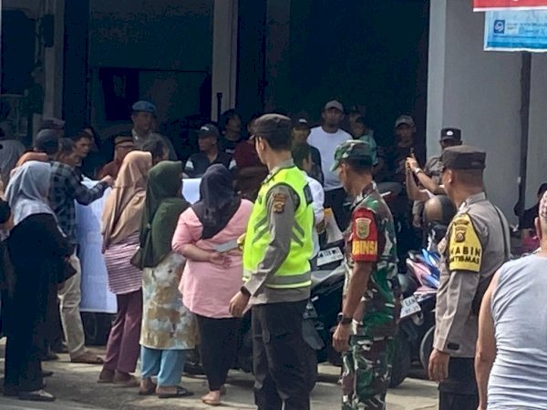 Aksi unjuk rasa di depan kantor BRI. (ist/rmolsumsel.id) 