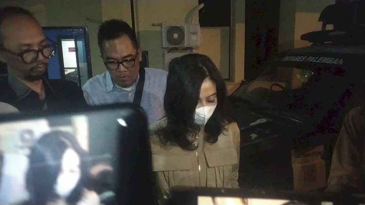 Lina Dedy saat dibincangi awak media. (ist/rmolsumsel.id) 