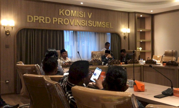 Komisi V DPRD Provinsi Sumatera Selatan (Sumsel) menggelar Rapat Dengar Pendapat (RDP) dengan jajaran Komunitas Batang Hari Sembilan /Foto: Dudi Oskandar