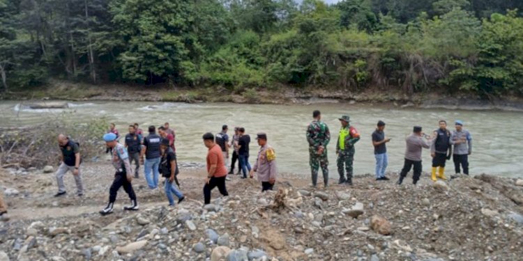 Personel Satreskrim Polres Aceh Tengah saat melakukan penyelidikan dugaan tambang ilegal di Kecamatan Linge/Dok Polres Aceh Tengah