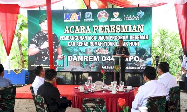Danrem 044/Gapo Brigjen TNI Muhammad Thohir meresmikan pembangunan MCK umum dan rehab Rumah Tidak Layak Huni (RTLH)/Penrem 