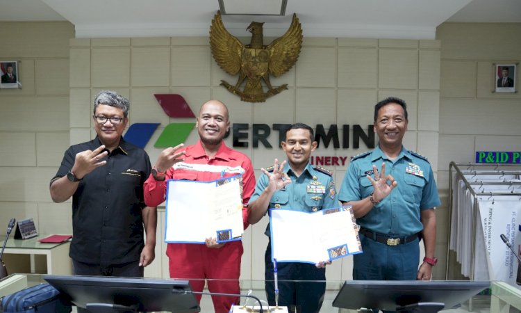 Petugas pertamina bersama Lanal Palembang memperkuat kerja sama dalam pengamanan wilayah perairan/ist