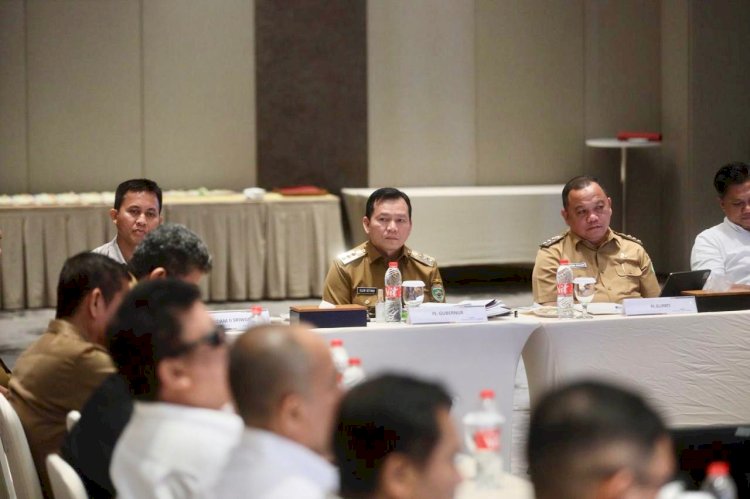 Pj Gubernur Sumsel Elen Setiadi saat menggelar rapat di Hotel Santika Premiere. (ist/rmolsumsel.id) 