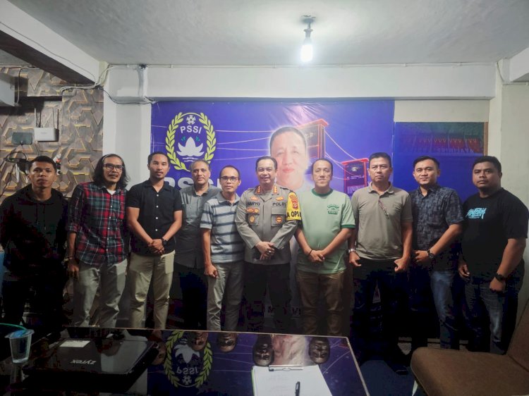 Kunjungan Kapolrestabes Palembang yang juga mantan Pemain PSIS Semarang, Kombes Pol Harryo Sugihhartono. (ist/rmolsumsel.id) 