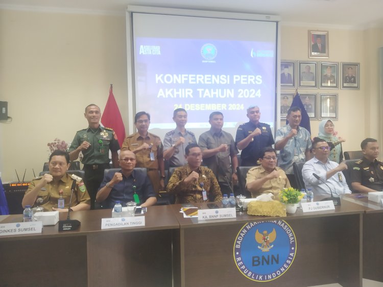 Kepala BNN Provinsi Sumsel Brigjen Pol Tri Julianto Djatiutomo saat pers rilis akhir tahun yang digelar di kantornya, Selasa (24/12) siang. (Denny Pratama/RMOLSumsel.id)