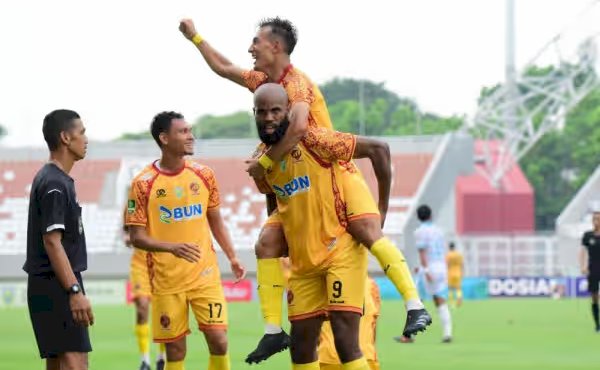 Selebrasi pemain SFC, sebagian besar pemain asing tersebut sudah hengkang akibat krisis keuangan yang dialami klub/Foto: Media Officer SFC