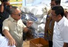 Zulhas Salurkan Bantuan Pangan ke Korban Banjir Pekalongan