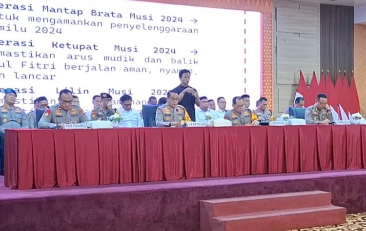Kapolda Sumsel Irjen Pol Andi Rian R Djajadi saat menyampaikan rilis akhir tahun. (fauzi/rmolsumsel.id) 