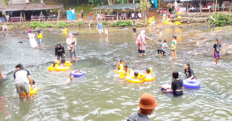 saha sewa pelampung bebek laris manis di saat libur tahun baru/ist