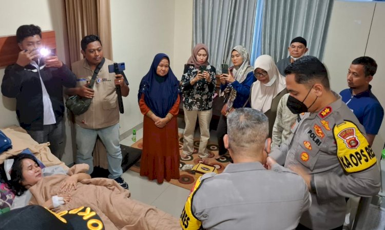 Kapolres Lubuklinggau tinjau kondisi korban jembatan gantung putus di Rumah Sakit AR Bunda/Dokumen Polisi