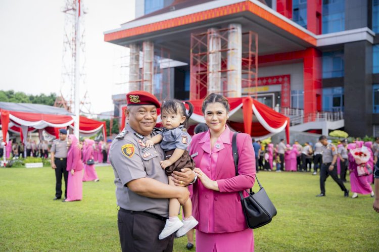  Kompol Robert Pardamean Sihombing SH MH Kanit 2 Subdit III Jatanras Ditreskrimum Polda Sumsel usai menerima kenaikan pangkat satu tingkat lebih tinggi. (Handout)