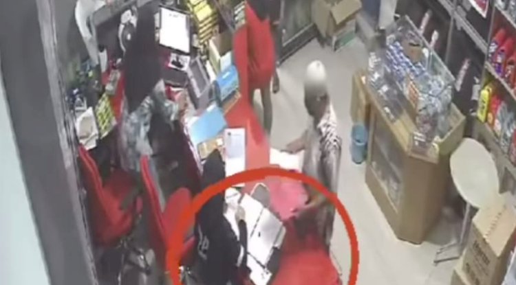 Tangkapan layar pelaku pencurian handphone di bengkel ban modus minta sumbangan /ist