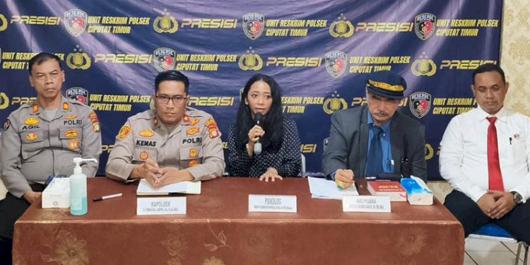Kapolsek Ciputat Timur, Kompol Kemas Arifin, saat jumpa pers di Kantor Polsek Ciputat Timur, Tangerang Selatan pada Selasa, 7 Januari 2025/Istimewa