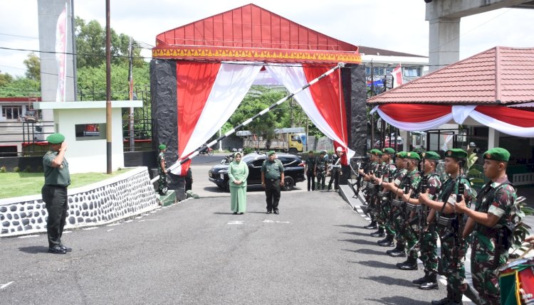 Korem 044/Gapo menggelar acara tradisi penerimaan warga baru/Kapenrem