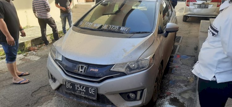 Mobil Honda Jazz milik Widia yang berhasil diamankan petugas Polda Sumsel. (Fauzi/RMOLSumsel.id)