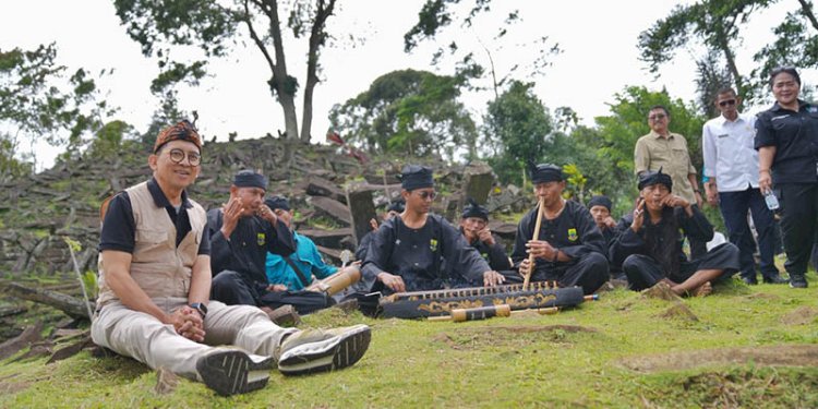 Menteri Kebudayaan Fadli Zon saat mengunjungi situs Gunung Padang di Kabupaten Cianjur, Jawa Barat/Istimewa
