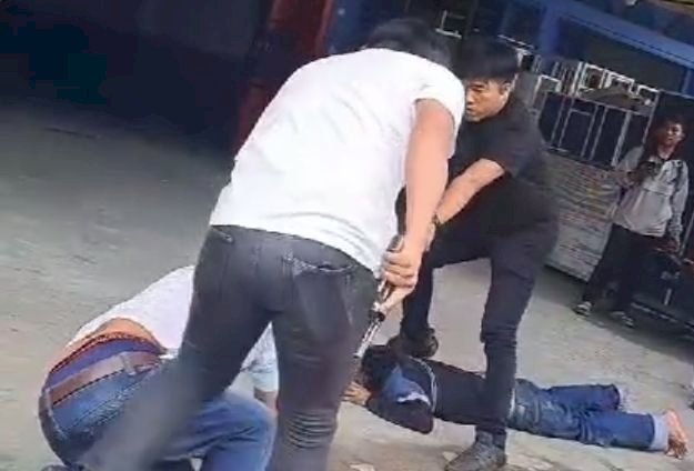Detik-detik penangkapan komplotan pelaku. (ist/rmolsumsel.id) 